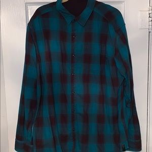 Reversible mountain Hardwear button down